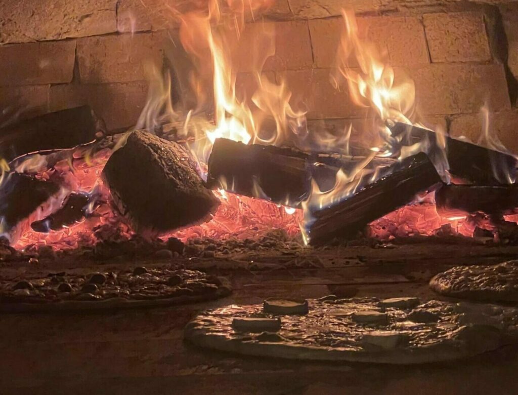 pizzas cuites au feu de bois